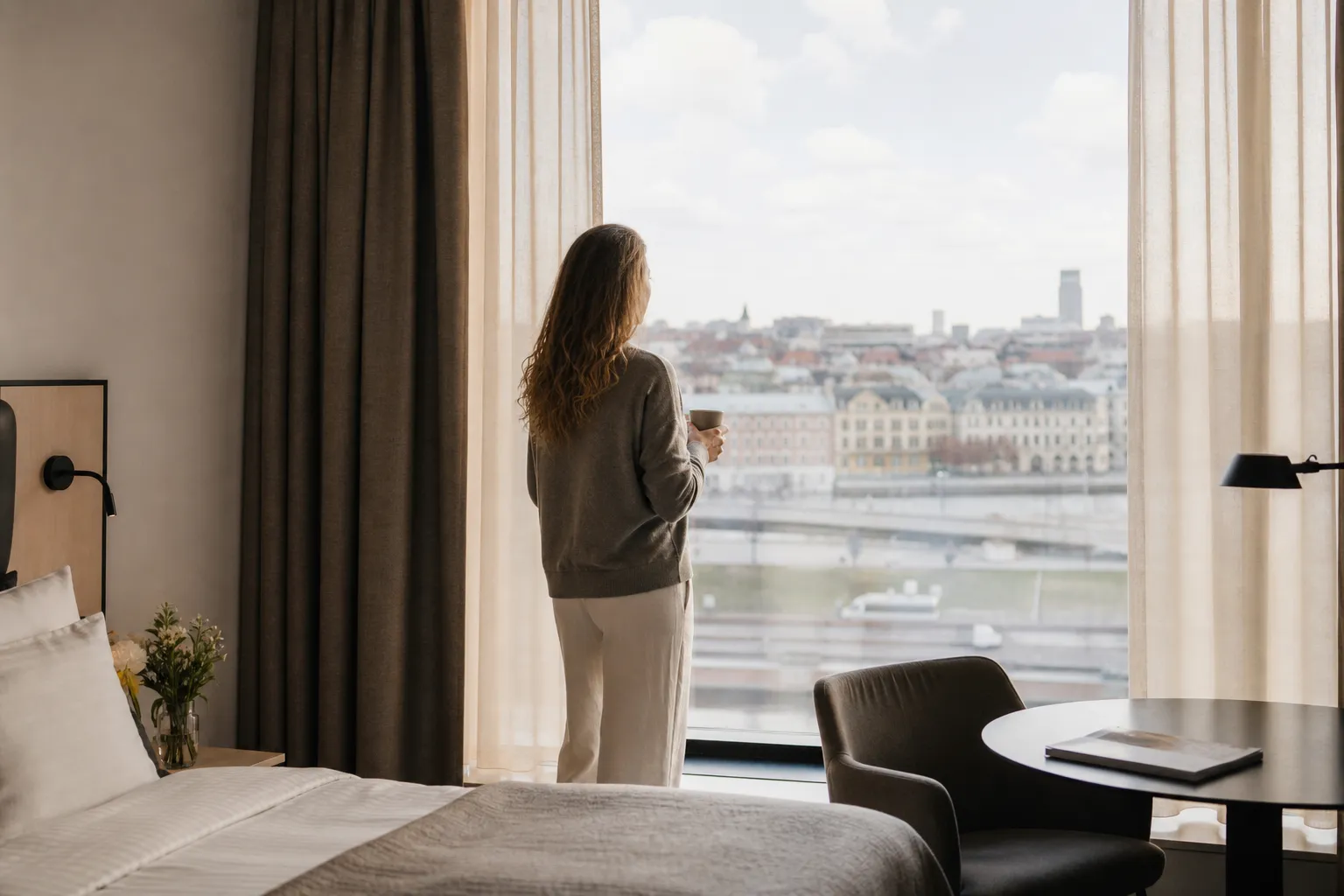 Hotellfasad centralt i Göteborg nära älven