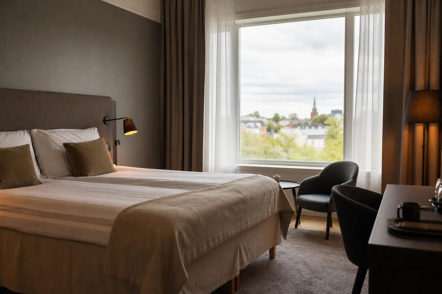 Hotellmiljö i centrala Örebro nära slottet och Svartån